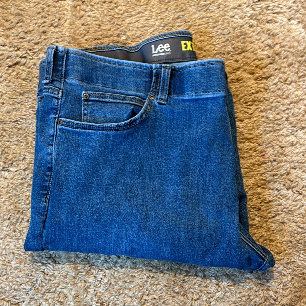 Lee Perforance Series Extreme Motion men’s jeans size 40x34 excellent condition